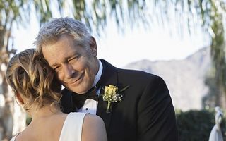 Lecţia pe care a învăţat-o un bărbat după ce a plătit pentru nunta fiicei sale vitrege