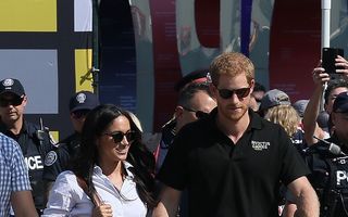 Prinţul Harry şi iubita sa, văzuţi pentru prima dată ţinându-se de mână