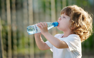 Tot ce trebuie să știi despre hidratarea copiilor