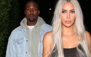 Kim Kardashian a purtat un tricou transparent, fără sutien, la o întâlnire cu soțul ei