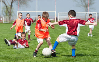 Corelația dintre fotbalul jucat în copilărie și daunele cerebrale