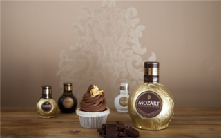 Traieste o experienta gastronomica de vis cu Mozart Chocolate Cream Liqueur