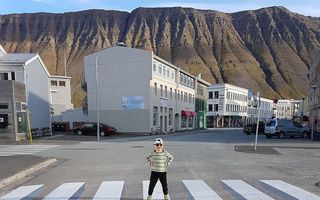 O trecere de pietoni dintr-un orășel islandez face înconjurul lumii
