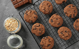 Cum să faci cookies cu ciocolată din 3 ingrediente? Sunt sănătoase și rapide
