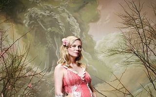 Kirsten Dunst confirmă că e însărcinată: Actriţa a făcut un pictorial reuşit