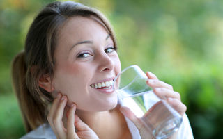 Cât de bună este apa cu vitamine?