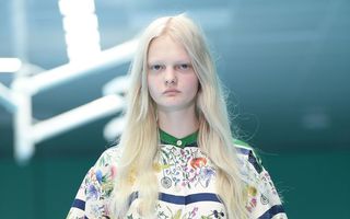 Prezentare de groază: Modelele Gucci au purtat capete de oameni în loc de poşete