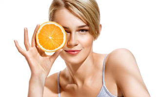 De ce ar trebui să folosești vitamina C pentru îngrijirea tenului