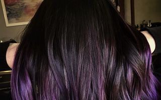 Nuanţa spectaculoasă de violet, perfectă pentru părul închis
