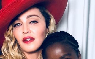 Vedetă şi mamă devotată: Cum are grijă Madonna de viitorul copiilor ei