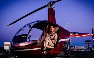 O fată ambiţioasă: A promis că va pilota un elicopter şi s-a ţinut de cuvânt