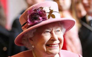 Secretul anti-îmbătrânire care o ajută pe Regina Angliei să nu-şi arate vârsta