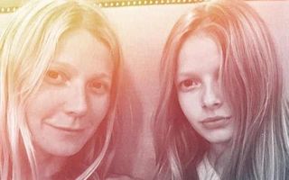 Găsiţi diferenţele! Gwyneth Paltrow seamănă leit cu fiica ei