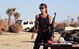 Veşti proaste pentru roboţi: Linda Hamilton revine în „Terminator“ la 61 de ani