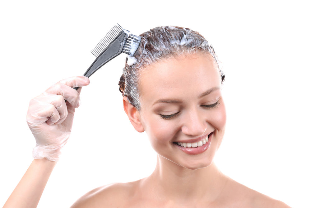 Cum să scapi de petele de vopsea de păr de pe piele