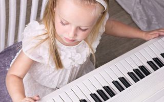 De ce ar trebui să programezi lecții de pian pentru copilul tău potrivit științei
