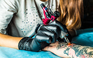 Tatuajele pot să fie extrem de periculoase dacă ai sistemul imunitar slăbit