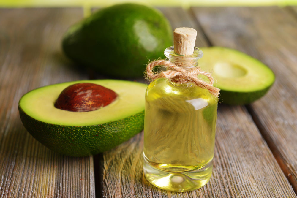 Ce beneficii are uleiul de avocado dacă îl aplici pe păr?