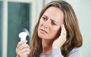 9 simptome ale menopauzei pe care e bine să le ştii din timp