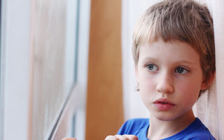 Simptomele autismului pe care fiecare părinte trebuie să le știe