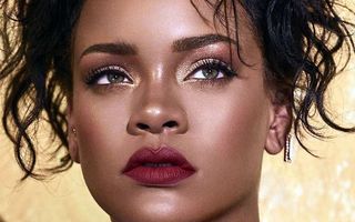 Frumoasă și fără machiaj: Cum arată Rihanna când nu stă cu ochii în oglindă