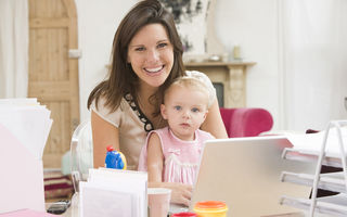 Cum să rămâi energică dacă ești o mamă care lucrează