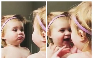 Ce spectacol! Cum se distrează o fetiță când se vede în oglindă - VIDEO