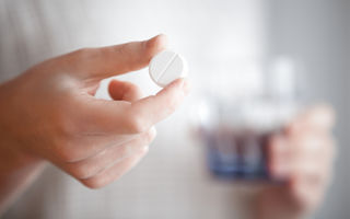 O aspirină pe zi ar putea avea mai multe riscuri decât beneficii