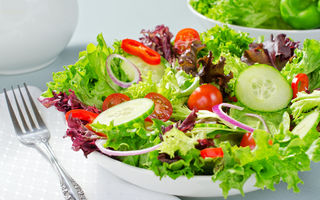 Și salatele îngrașă: 6 ingrediente pe care trebuie să le eviți