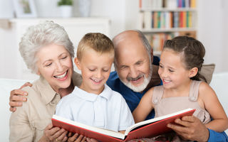 De ce ar trebui să crești copiii lângă bunicii lor