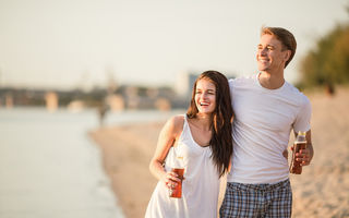 Bărbații înalți și femeile scunde formează cele mai fericite cupluri