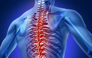Un nou implant în coloana vertebrală ar putea ajuta oamenii paralizați să meargă din nou