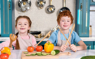 8 reguli pe care să le respecți când gătești pentru copii