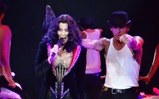 Cum reușește Cher să se mențină în formă la 72 de ani