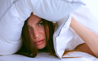 Cum să dormi mai bine în timpul menstruației: 6 soluții