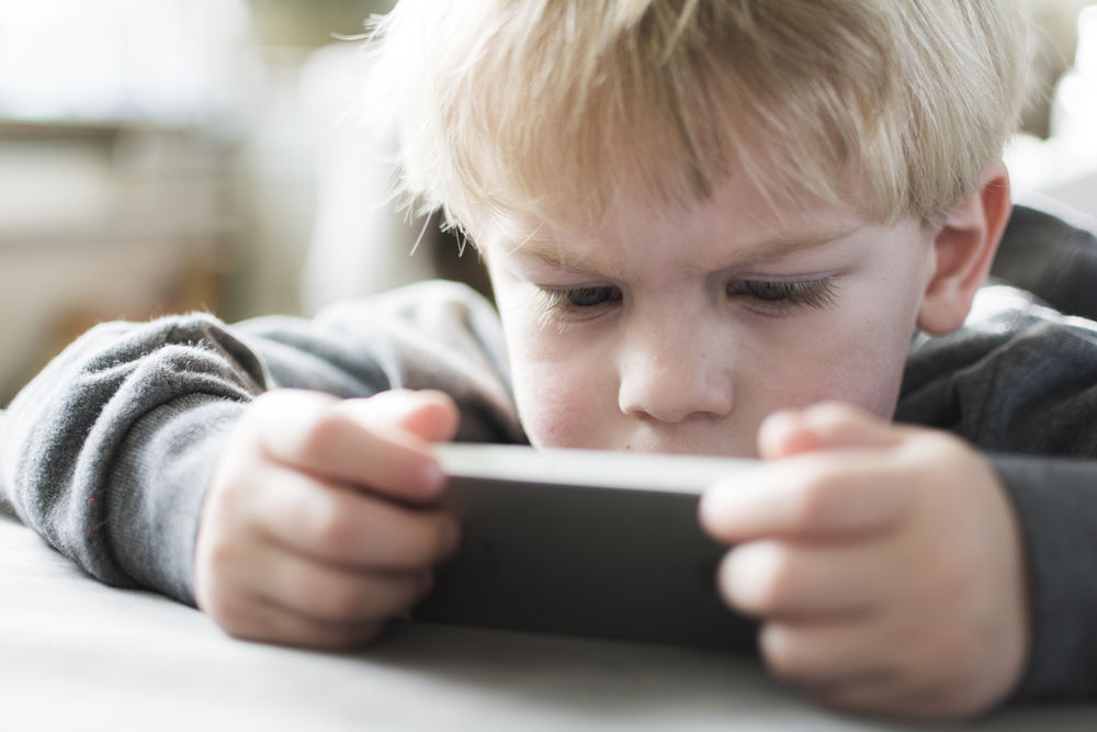 Telefoanele mobile cauzează probleme de sănătate mintală copiilor încă de la doi ani