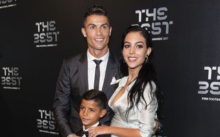 Cristiano Ronaldo s-a logodit: Iubita lui își caută rochie de mireasă