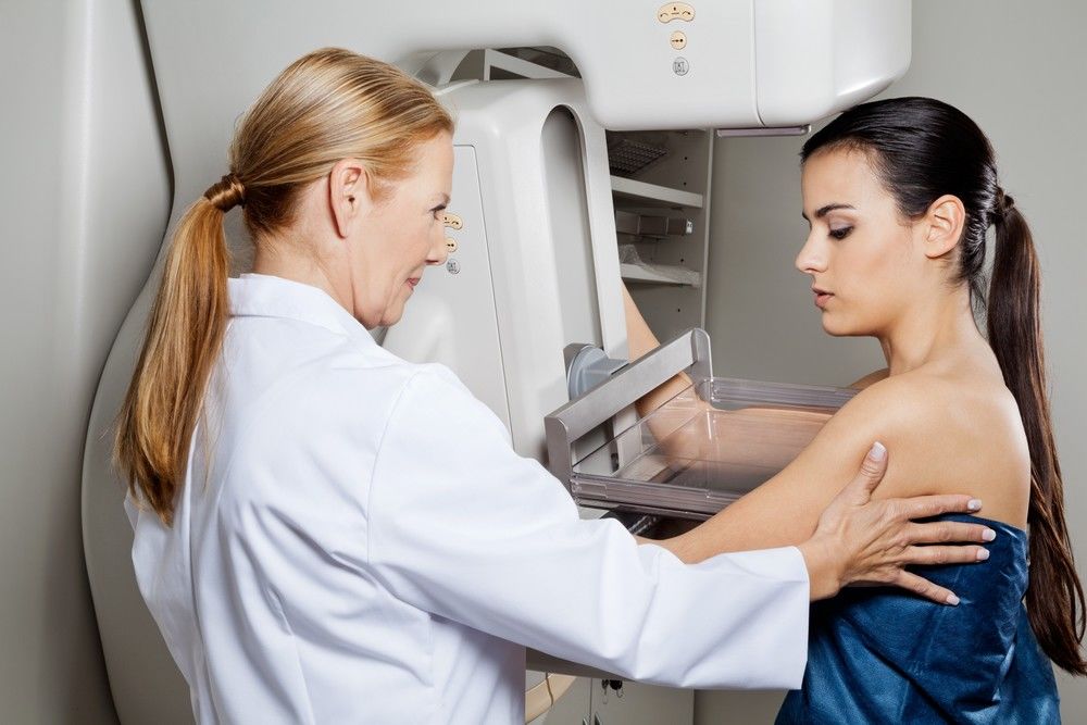 Femeile care au o rudă de gradul 1 cu cancer de sân au un risc de 40 de ori mai mare de a face cancer mamar