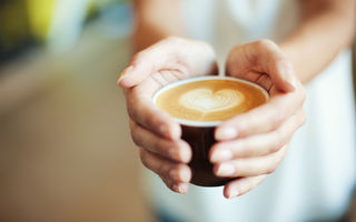 Ești dependentă de cafea? Genele tale ar putea fi de vină, potrivit unui nou studiu
