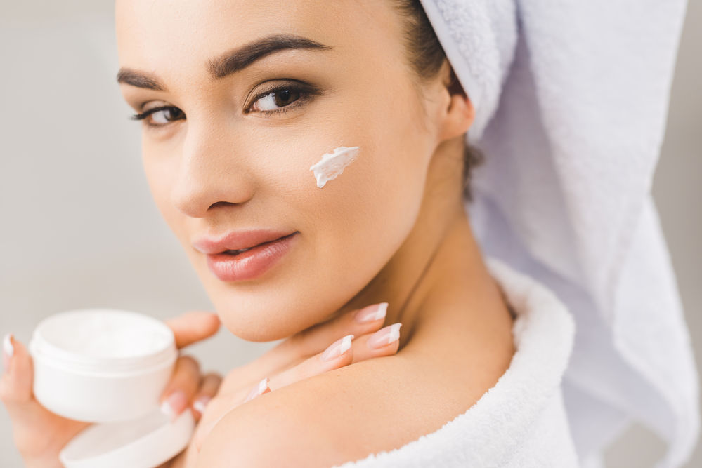 Cum folosești crema hidratantă? 8 reguli - Frumuseţe > Cosmetica - Eva.ro