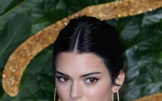 Ținuta de șoc purtată de Kendall Jenner la British Fashion Awards: Rochie transparentă, fără sutien
