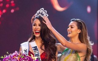 Video. Cum au reacționat părinții Catrionei Gray când fiica lor a fost desemnată Miss Universe 2018