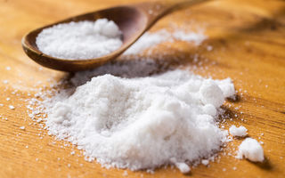 8 moduri în care te îmbolnăvește sarea