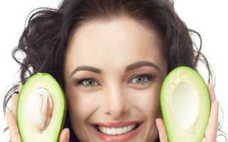 Cum să folosești avocado pentru a preveni îmbătrânirea tenului