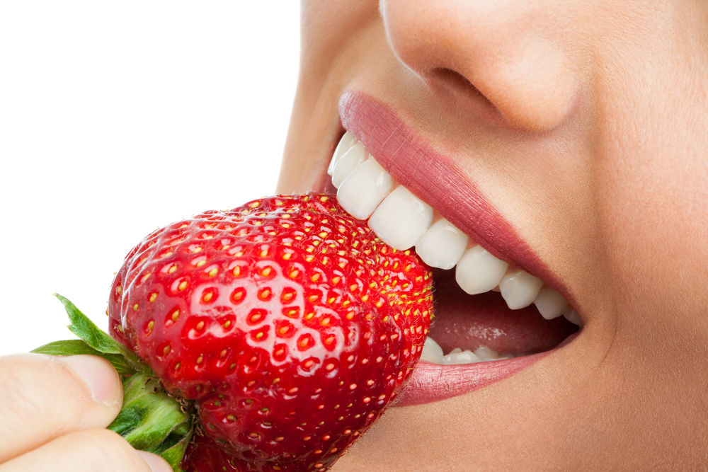 5 alimente care îți albesc dinții în mod natural