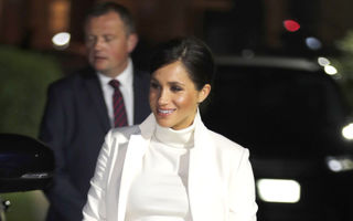 Meghan Markle, strălucitoare într-o ţinută complet albă la un eveniment alături de Prinţul Harry