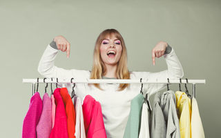 Cum să-ți organizezi garderoba ca să ai ținute perfecte în fiecare zi
