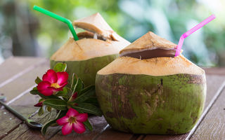 De ce devine apa de cocos roz?