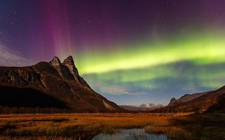 Dansul luminilor deasupra Nordului: 11 imagini fantastice cu Aurora Boreală surprinsă pe cerul Norvegiei