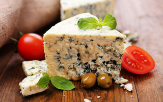 Brânza cu mucegai: 9 beneficii aromate pentru sănătate